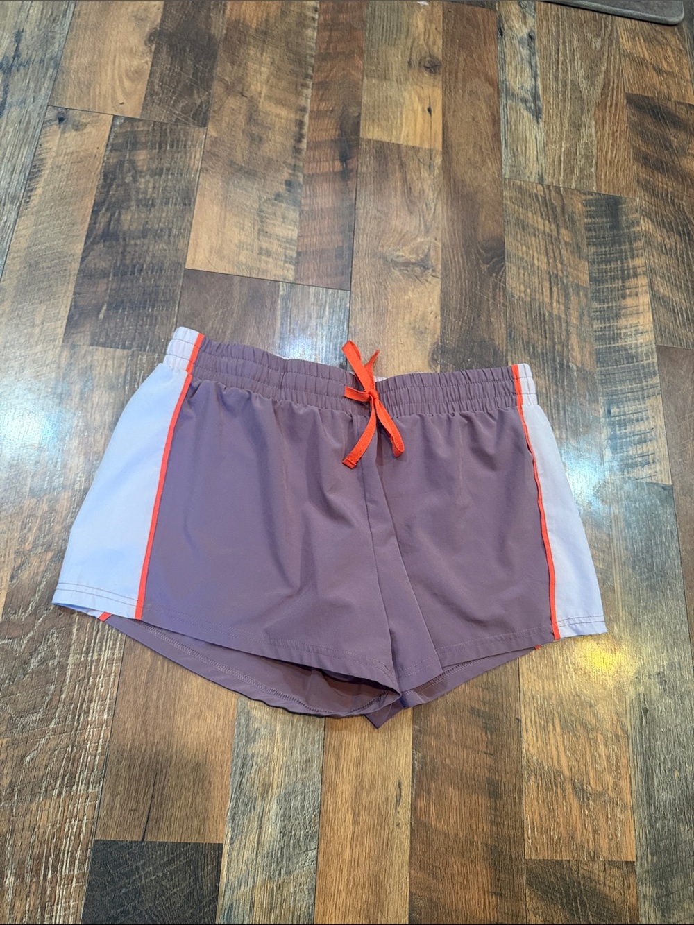 Fabletics Lavender Athletic Shorts w/ Light Lilac Panels & Orange Trim L (4550)